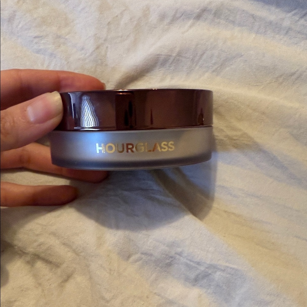 Brand NEW Hourglass veil translucent setting powder